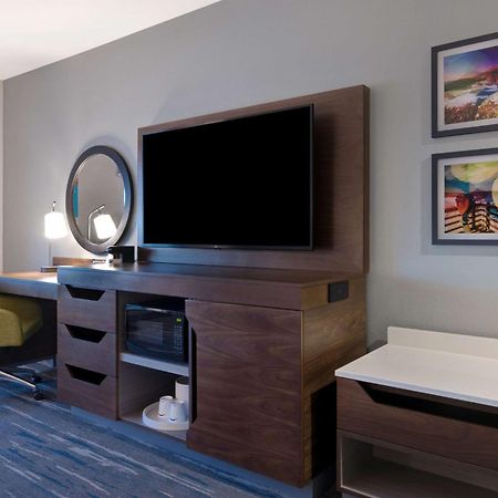 Hampton Inn & Suites Marina Eksteriør billede