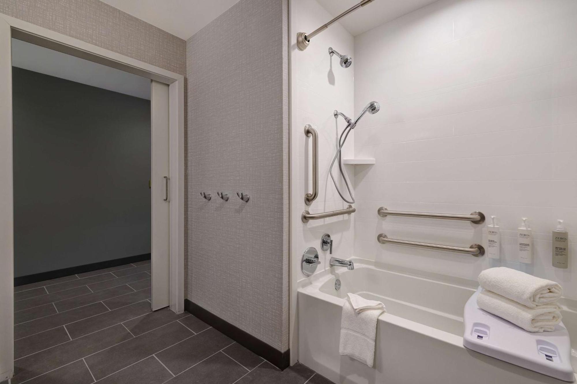 Hampton Inn & Suites Marina Eksteriør billede