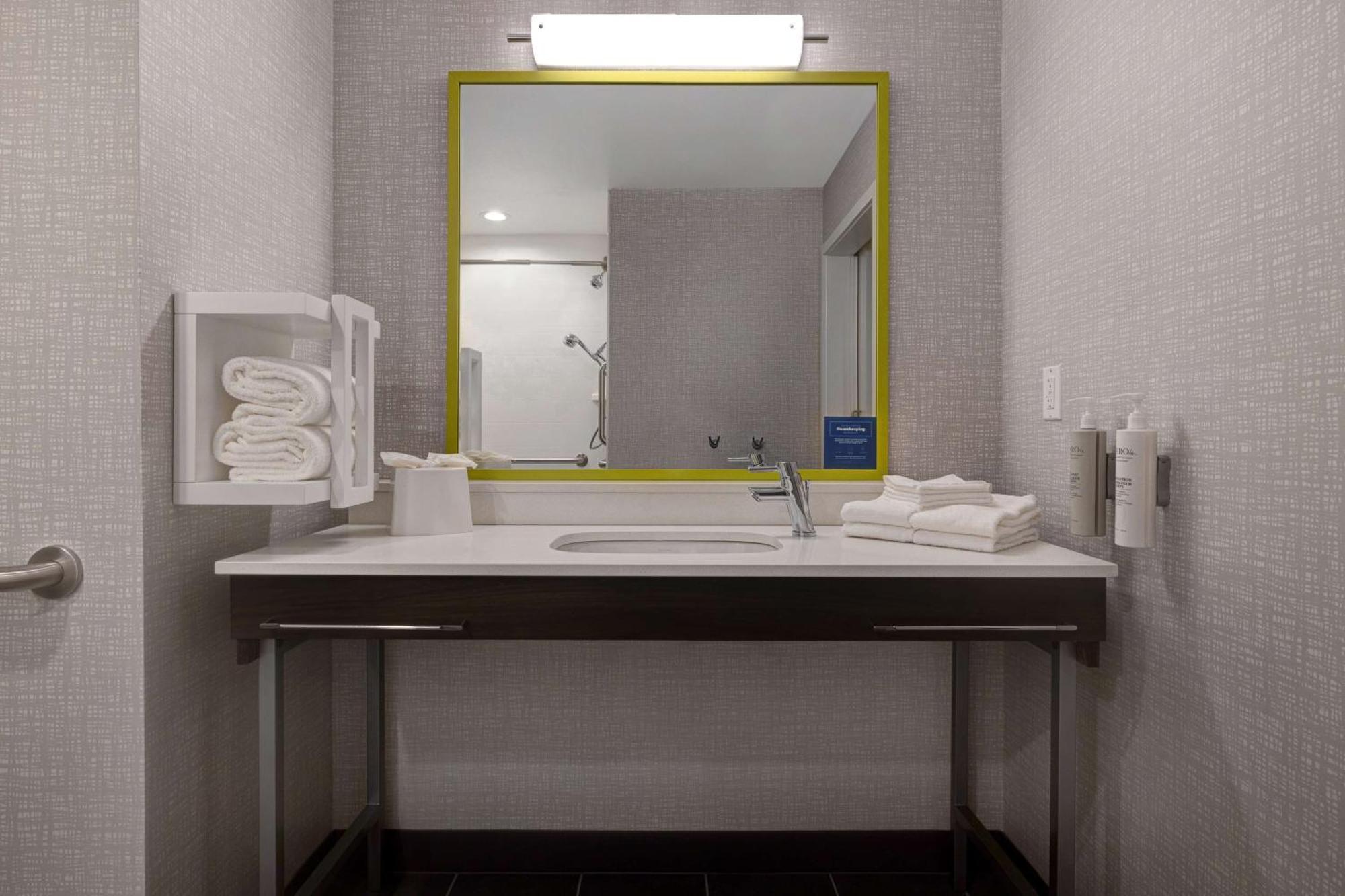 Hampton Inn & Suites Marina Eksteriør billede
