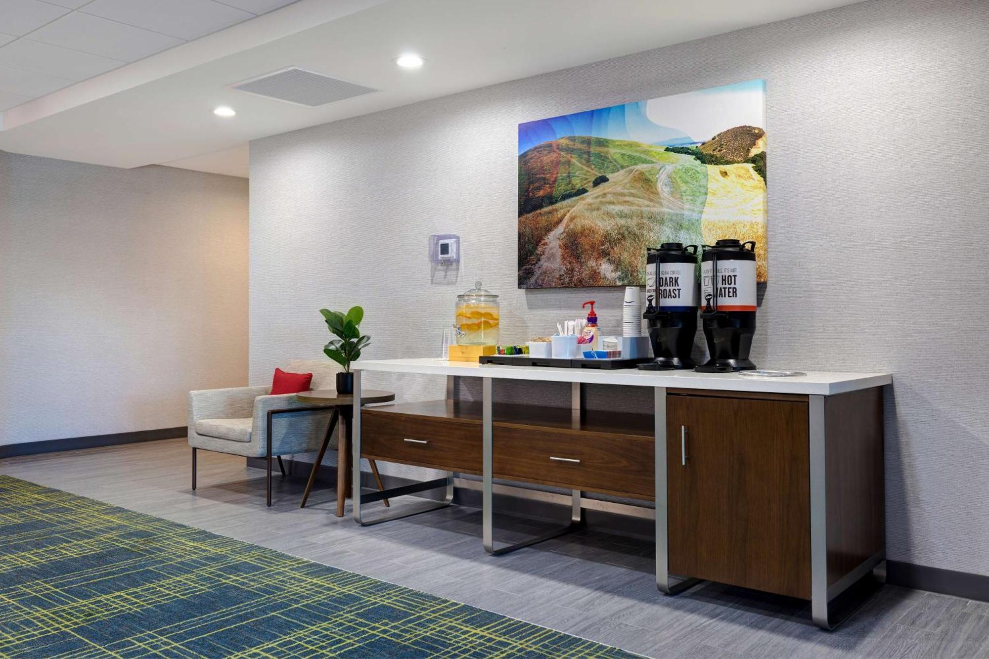 Hampton Inn & Suites Marina Eksteriør billede