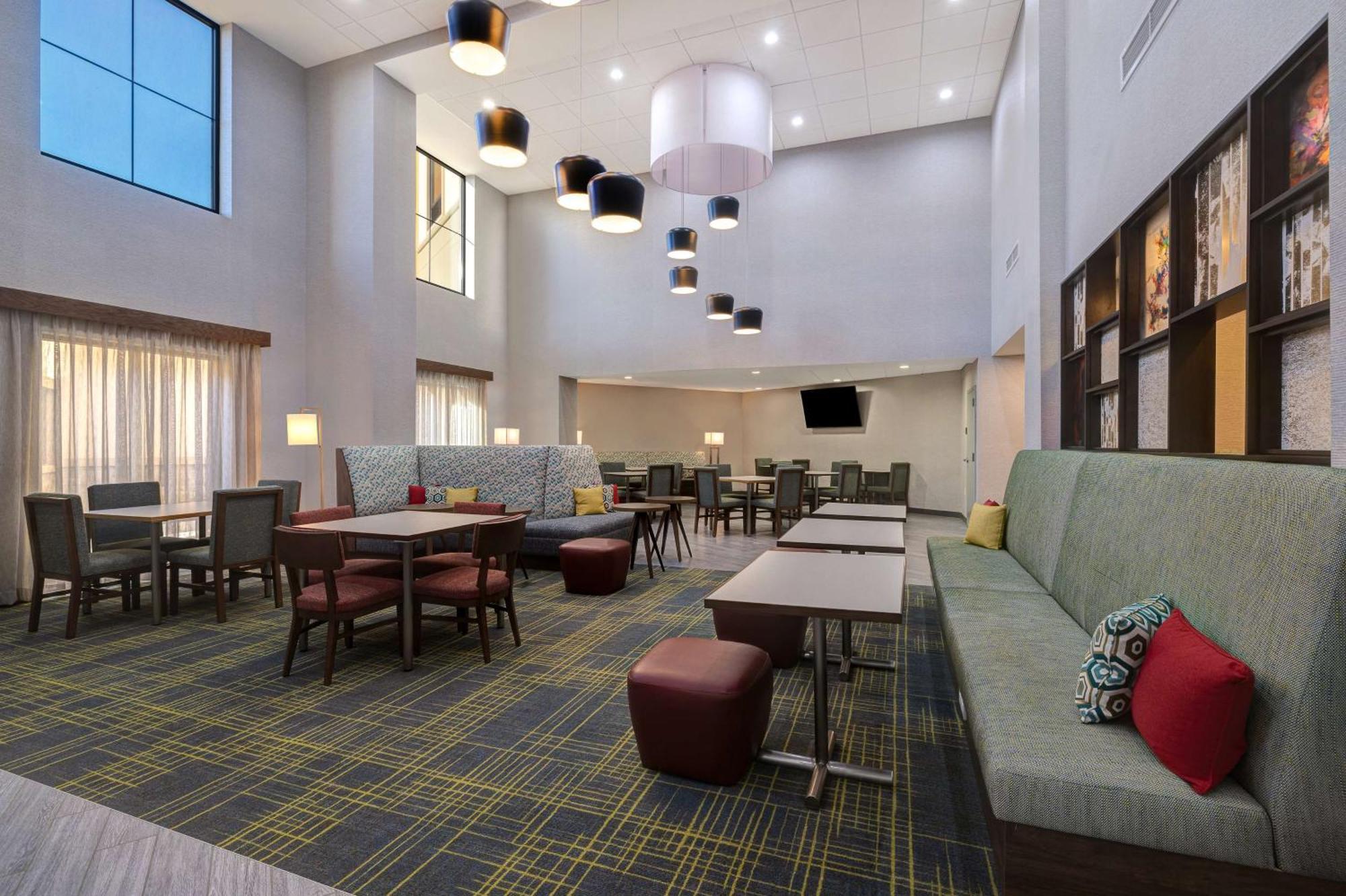 Hampton Inn & Suites Marina Eksteriør billede